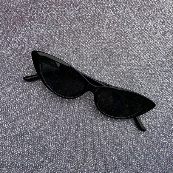 Accessories - cat-eye sunglasses